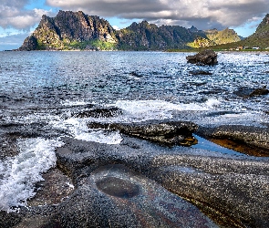 Lofoty, Góry, Uttakleiv Beach, Norwegia, Skały, Plaża, Morze