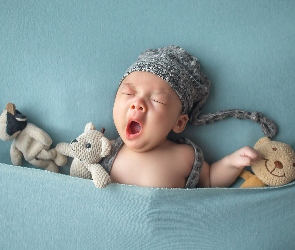 Dziecko, Czapeczka, Ziewanie, Zabawki, Niemowlę