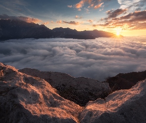 Skały, Mgła, Chmury, Wschód słońca, Góry