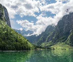 Jezioro Konigssee, Bawaria, Lasy, Niemcy, Odbicie, Drzewa, Góry, Chmury, Park Narodowy Berchtesgaden