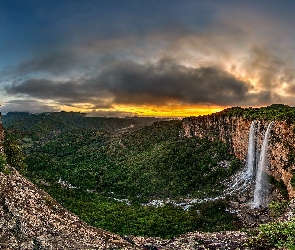 Chmury, Wodospad, Zachód słońca, Dolina, Ulassai, Skały, Włochy, Cascate di Lequarci