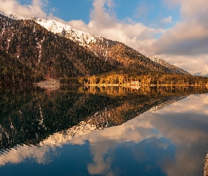 Drzewa, Modrzewie, Jesień, Antholzer See, Dom, Włochy, Góry, Hotel Seehaus, Dolomity, Jezioro, Anterselva Lake