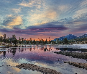 Kolorado, Spraque Lake, Stany Zjednoczone, Jezioro, Wschód słońca, Park Narodowy Gór Skalistych, Skały, Drzewa