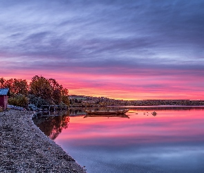 Łódka, Zachód słońca, Drzewa, Dom, Jezioro