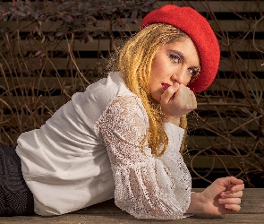 Bluzka, Biała, Blondynka, Deski, Beret, Kobieta, Czerwony
