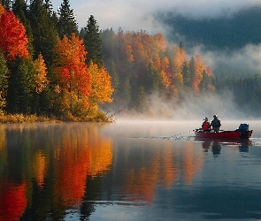 Wędkarze, Łódka, Jezioro, Jesień, Mgła, Drzewa
