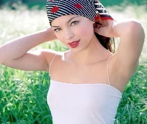 Kristin Kreuk, Trawa, Apaszka