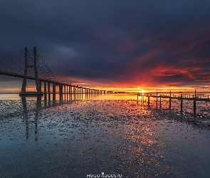 Lizbona, Vasco da Gama, Zachód słońca, Portugalia, Most, Rzeka Tag, Niebo