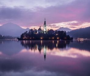 Jezioro Bled, Góry, Słowenia, Kościół, Zachód słońca, Wyspa Blejski Otok, Chmury, Alpy Julijskie