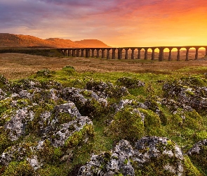 Most, Zachód słońca, Góry, Ribblehead Viaduct, Park Narodowy Yorkshire Dales, Wiadukt, Anglia, Skały