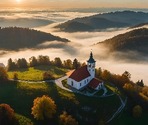 Drzewa, Mgła, Jesień, AI, Kościół, Góry, Drzewa