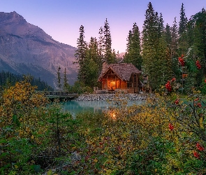 Park Narodowy Yoho, Emerald Lake, Kanada, Jezioro, Jesień, Góry, Dom, Drzewa