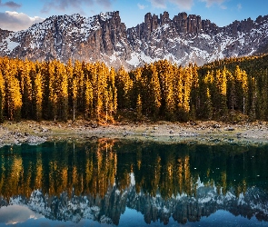 Drzewa, Odbicie, Włochy, Las, Jesień, Jezioro, Lago di Carezza, Góry, Góry, Alpy, Karersee, Dolomity