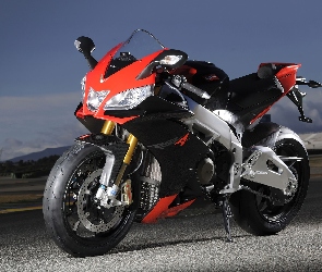 Aprilia RSV4, Czacha, Opony