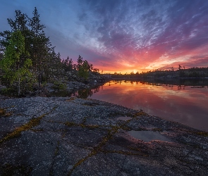 Zachód słońca, Drzewa, Karelia, Chmury, Skały, Rosja, Jezioro Ładoga