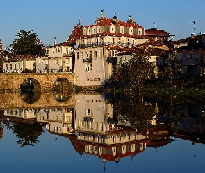 Most, Drzewa, Rzeka Tamega, Domy, Chaves, Trajano Bridge, Portugalia, Odbicie