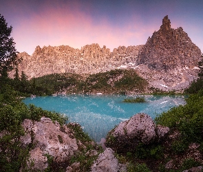Kamienie, Jezioro Sorapis, Góry, Drzewa, Masyw Sorapiss, Włochy, Dolomity
