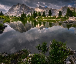 Odbicie, Ciemne, Drzewa, Chmury, Góry, Tyrol, Dolomity, Jezioro, Włochy, Lago Limides