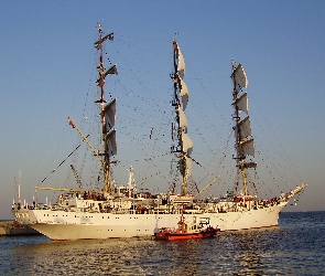 Żaglowiec, Dar Młodzieży