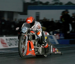 Prędkość, Harley Davidson V-Rod Muscle Drag