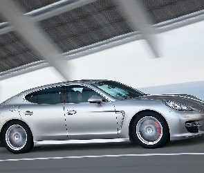 Srebrne, Porsche Panamera