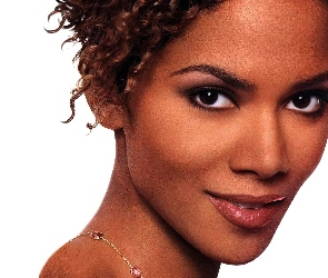 Halle Berry, twarz