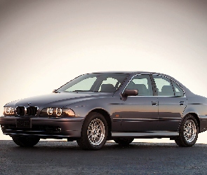E39, BMW 5
