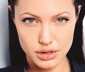 niebieskie oczy, Angelina Jolie