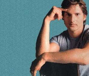 Eric Bana, jasna koszulka