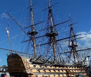 HMS Victory, Takielunek