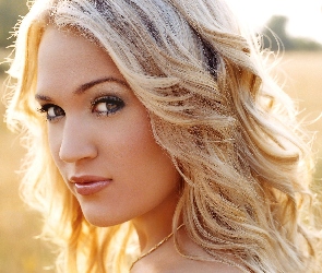 Piosenkarka, Carrie Underwood