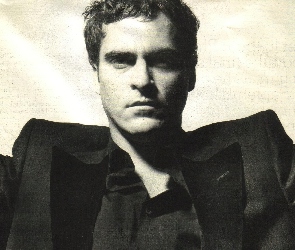 czarny strój, Joaquin Phoenix