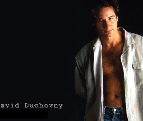 David Duchovny, jasna koszula