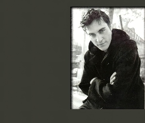 Joaquin Phoenix, czarna kurtka