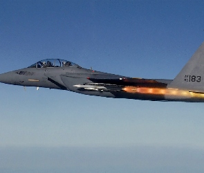 F-15 Strike Eagle, Rakieta