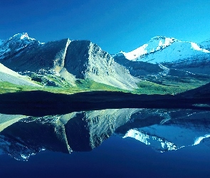 śnieg, woda , Góry, łąka