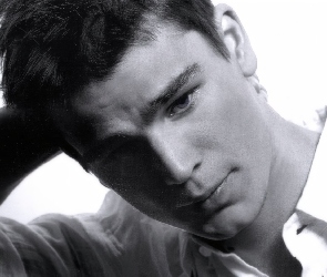 Josh Hartnett, ciemne włosy