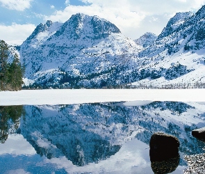 Góry, Jezioro
