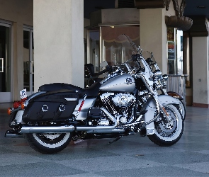 Harley Davidson Road King Classic, Szyba, Sakwy