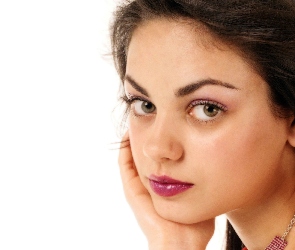 Zamyślona, Mila Kunis