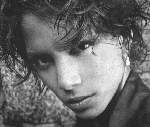 buzia, Halle Berry
