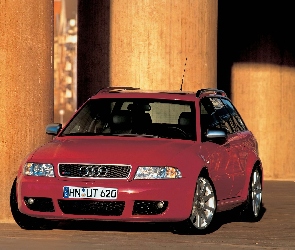 Czerwone, Avant, Audi RS4