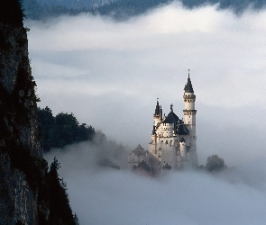 Mgła, Zamek