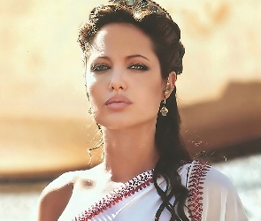 kręcone włosy, Angelina Jolie