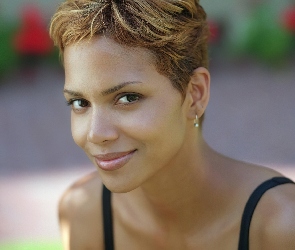 spojrzenie, Halle Berry