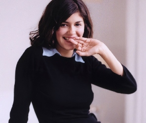 Audrey Tautou, czarna bluzka