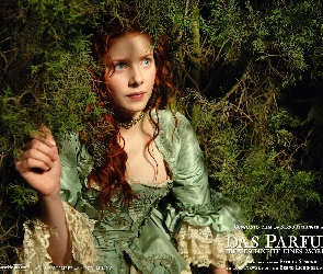 iglaki, suknia, Perfume, Rachel Hurd-Wood