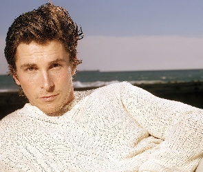 Christian Bale, jasny sweterek