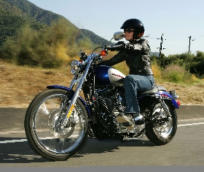 Motocyklistka, Harley Davidson Sportster XL1200C