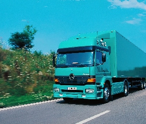 Zielony Ciągnik Mercedes
